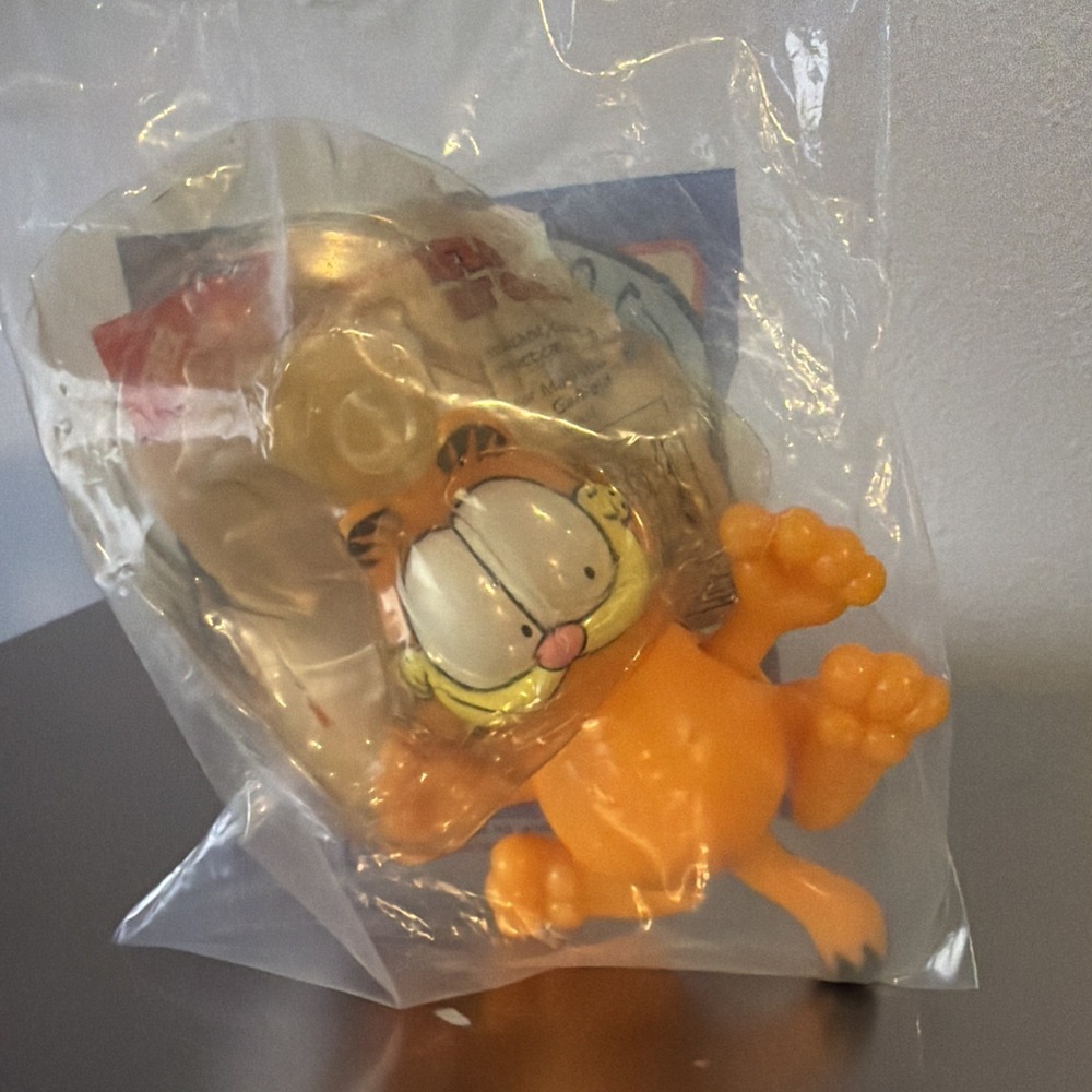 Vintage Garfield Window Suction Cup Animated Pull String Plastic Toy 4" Sealed